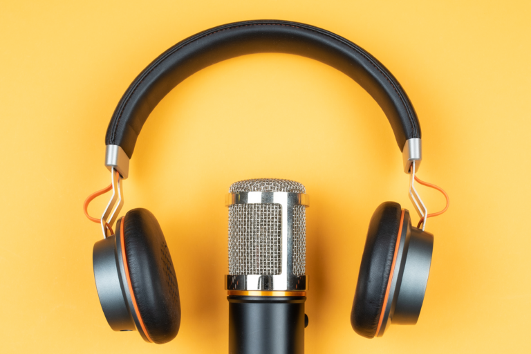 austria.com/plus vermarktet deutsche Premium-Podcasts und steigt in die Audio-Vermarktung ein